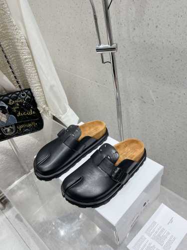 MaisonMargiela 马吉拉 MM6 勃肯拖鞋 不容错过的时尚单品 简单又有格调的美 跑量扛把子，分趾必入单品 时尚减龄神器 随性率真的感脚简单高级的设