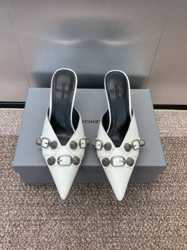 工厂p价p balenciaga 2025专柜春夏新款尖头中跟朋克风格金属皮带扣女鞋 巴黎世家字母Logo五金扣穆勒凉拖鞋 材质:鞋面定制进口小牛皮+混种羊皮里