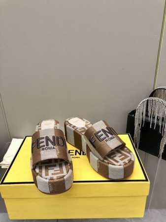 2025- Fendi 芬迪 2025 Fd最新款春夏最新爆款走秀款刺绣Logo拖鞋系列 原版1:1开发，首款带Ff Baguette装饰性搭扣新鲜血液注入加F - 点击图像关闭