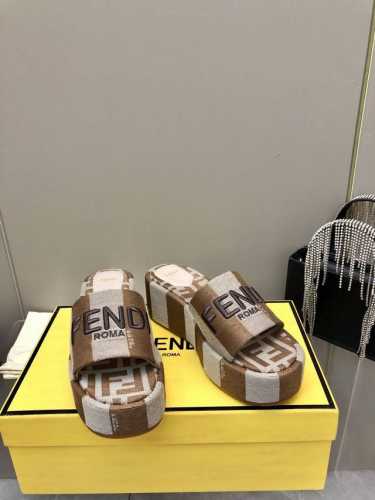 2025- Fendi 芬迪 2025 Fd最新款春夏最新爆款走秀款刺绣Logo拖鞋系列 原版1:1开发，首款带Ff Baguette装饰性搭扣新鲜血液注入加F