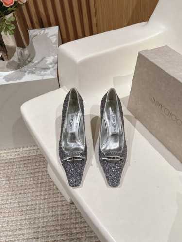 高版本Jimmy Choo 4 春夏新品爆款 乐福单鞋 高跟 -超级A的一款啊！美得让人窒息！镂空设计给人以一种很神秘的感觉，奢华又不失低调 不管是衣服还是裙子