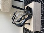 代购级 早春水晶钻扣凉鞋Jimmy Choo 周仰杰25春夏系列 重逢惊艳 优雅邂逅 碰撞之美 时尚国外博主同款街拍推荐 造型大胆别致 小羊皮鞋面 搭配钻扣 时