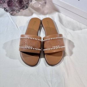 橙子出厂价p dior 迪奥春夏新款 珍珠刺绣平底拖鞋 休闲凉拖 一字拖 码数 35-42