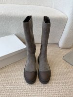 市场最高品质 独家款BrunelloCucinelli 源自乐福鞋的经典灵感定义了这款新胶底鞋的现代优雅风格。珍贵的进口小牛京皮上展现着别致的斑驳，与超轻盈的天