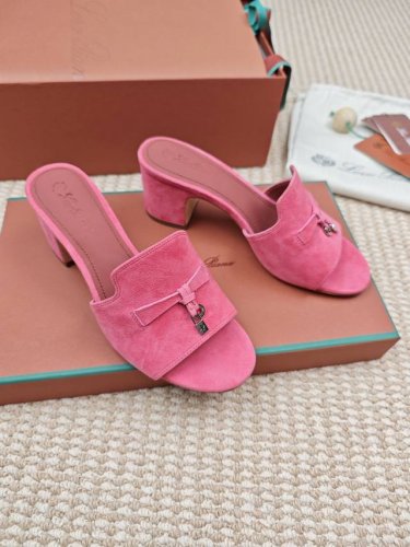 升级高版本 主打多色 LP新品发售Loro Piana 官网同款针织拖鞋｜采用 Wish 羊京面料制作｜鞋面采用独特针织面料制作工艺｜双层羊皮，垫脚丝绸羊皮，全