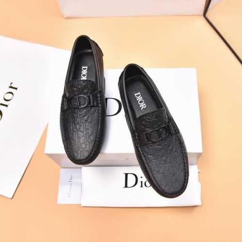 羊里 品质 DIOR 迪奥最新报到 实拍爆卖豆豆鞋DIOR 新款豆豆鞋比利时籍设计师Martin Margiela出任古奇鞋履设计师 y魅力十足 奢华风格绅士鞋