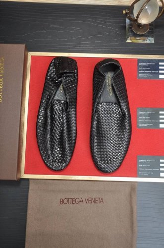 出厂价P Botteg Venetta Bv 钱包鞋 独家新款 官网新款 鞋面以上乘的顶级小牛皮制作 细腻的手感 流淌奢华的质感 为精致男士量身制作 铸就高贵气