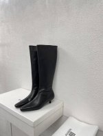 猫跟 高靴 Totême 法式浪漫 极简高靴 女鞋 黑色牛皮 北欧简约设计 轻奢品牌 面料选用头层牛皮牛皮高端 舒适 内里选用牛皮内里 搭配弹力橡筋 简约设计