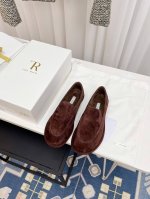 莞产高品质 The Row一脚蹬加绒乐福鞋 第一眼看到这个鞋子就爱上了，带点复古味随意搭配都好看！各大网红博主都在穿它，整个鞋子非常柔软，好穿不磨脚 简约百搭款