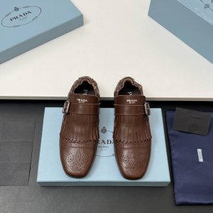 工厂价 顶级品质！Prada 25ss 普拉达走秀款复古布洛克雕花皮鞋系列25年专柜走秀款 复古感时髦满满 随意百搭 时尚休闲 独到味道 轻松驾驭 休闲时髦 两