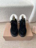 麂皮 擦皮牛皮 Miu Miu 24ss 秋冬走秀新款 羊毛 休闲短靴 今年最值得入手的靴子 没有之一！ 超多网红明星上脚 miumiu今年秋冬确实泰酷辣 秋冬
