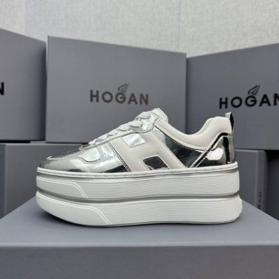 hogan 双杠系列 ？ 展现盐甜少女感，穿搭双杠鞋，展露自信魅力 欧美明星的超级爆款，太多明星穿了！ 自诞生以来，其优雅而不拘谨.. 前卫而时髦的设计风格，
