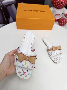 lv 路易威登 新款丹宁牛仔布小猫跟蝴蝶结拖鞋 2025夏季女神们的夏季必备款！ 大底：真皮大底 跟高：平底 码数：35-42# 41 42码订做 不退不换