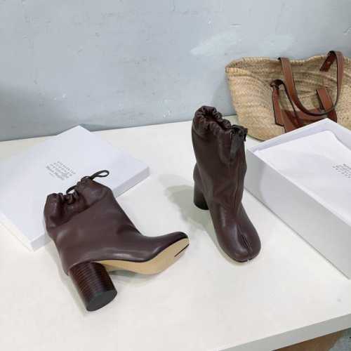 好品质出厂 ！小众潮牌顶级品质Maison Margiela ss秋冬mm6分趾粗跟短靴抽绳靴 顶级版本 新款抽绳靴把我美晕 靴筒抽绳设计可自行调节宽度 自然褶
