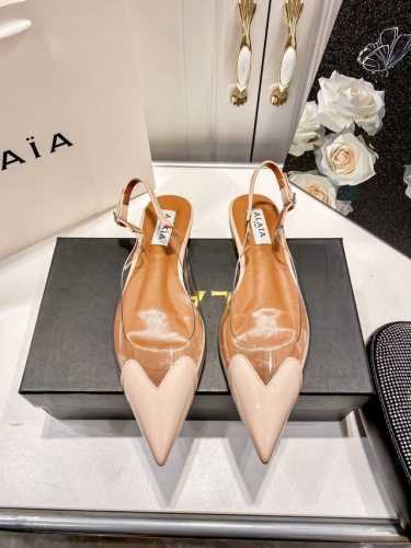 橙子出厂价p Alaia 2025春夏新款 爱心透明尖头平底凉鞋 法式凉拖 上脚舒适度拉满 好看好穿又轻便 随意搭配 筒约又高级 大胆前卫的设计 风格融于此款厚