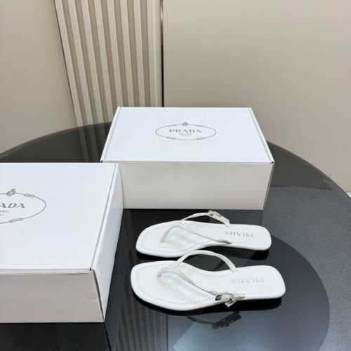 厂价 prada 普拉达25Wf春夏新品 夹脚人字拖鞋 简约即时髦 松弛的高级感 感受夏日感高级穿搭~ 面料采用原版定制皮料 内里垫脚均为混种羊皮 意大利进口牛