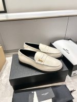Saint Laurent圣罗兰经典乐福小皮鞋、超级超级无敌火爆的一个款这款我们家每个版面的五金扣都要开模1:1定制！大小质感与原版完全一致鞋面材质采用进口开边