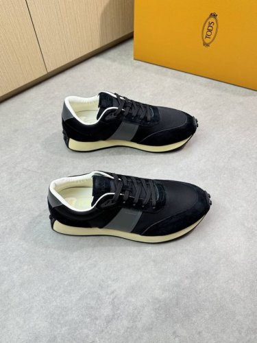 tod's 托德斯 -高端品质 原单休闲运动鞋 -鞋面：纳帕小牛皮、反绒小牛皮、品牌高丝光帆布、鞋身空压品牌Logo -内里：水染牛皮 -大底：超轻Tpu发泡