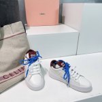 高品质单鞋 ！顶级品质Miumiu25春夏秀场主推款复古做旧擦色德训饼干鞋休闲运动鞋板鞋刷爆小红书爆款单品！ 非常适合当季，简约的隔板设计极具辨识度的鞋舌 上脚