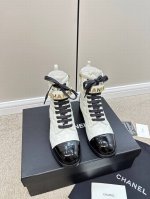 真皮390,橡胶 官网同步 CHANEL 』 香奈儿2024最新马丁靴系列！顶走级秀系列秋冬主季打款，超爆级款的节奏！出行必备单品！随意搭配么怎穿都好看 值得收
