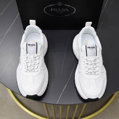 品牌 普拉达prada 标准码 38-44 45订做 等级 官网同款 材料 原版材料拼接 舒适透气内里 轻便耐磨运动大底 款式类别 男士时尚休闲鞋 跑步 运动鞋