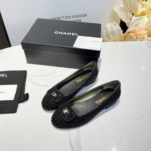 CHANE* ｜小香23C新品 纽扣芭蕾舞鞋 原版1:1复刻 经典中的经典 无论搭配裤装还是裙装都是完美 小圆头的设计很好的修饰脚型 ，小仙女们必备！ 鞋面采用
