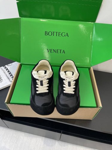 顶级版本 女款 男款 Bottega Veneta 葆蝶家 Bv最新款Orbit系列 复古休闲运动鞋 情侣款 Bottega Veneta 以 90年代自由随性