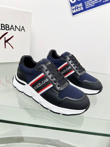 高端版本高质量原单品质D0LCE & GABBANA 今年的主打款式 没有之一 超火超帅气的休闲鞋此款传承了D家一贯有点浮夸而不失时尚的风格 精湛的做工 众多人