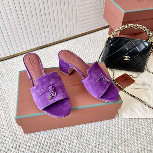 平底 粗跟 代购级 Loro piana Summer Charms Ser LP女士凉鞋拖鞋这款绒面羊皮革凉鞋搭配饰有Loro Piana My Charms