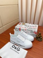 实价： Dolce＆Gabbana Dg 原版进口头层牛皮羊皮内里，上脚轻便、舒适 、百搭、原版特供大底深受潮流男士的青睐欢迎对比品质精致奢华，超a级别！版型对