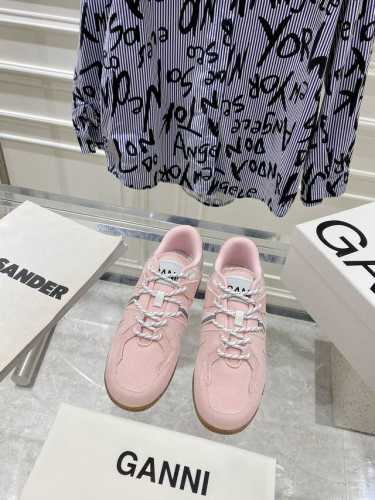 出厂 新品来袭 GANNI 杨幂同款 拼色复古德训鞋休闲运动鞋 原版购入开发 做货 丹麦知名品牌ganni 复古拼色德训运动鞋 整体鞋面为颗粒感十足的帆布材质，