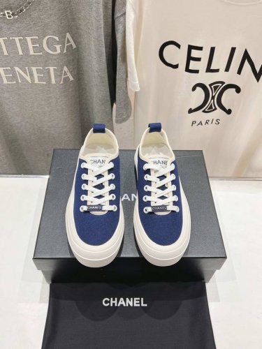 –Chanel* 小香2025Ss最新休闲鞋，目前超级流行的饼干鞋 网红明星小红书狂追热推 发售蠢萌可爱的造型带了点复古味！ 造型特殊，很有辨识度， 显瘦显腿长