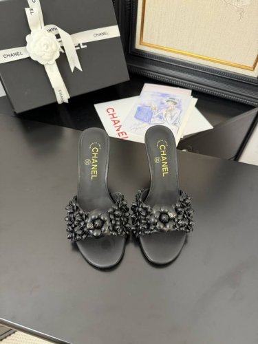 现货发售 *25 专柜 正品级 版本！！ 官方目录： 码数：35、36、37、38、39 34 40 41 需要定做跟客服 沟通 跟高10Cm 均配有意大利正品