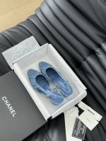 Chanel 经典Slingback后空凉鞋 前几年一直在做这个款 今年我们还是重新购版，再次精细Copy。 发现新版面的鞋面线条和形体舒适度都做了微调！ 这个