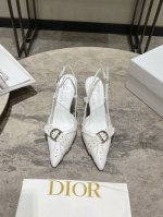 迪奥Dior 早春新款 尖头慕勒拖女拖鞋 明星同宽CD字母logo高跟凉鞋 市面顶级高端版本 材质：鞋面采用进口混种羊皮+水染羊皮内里 垫脚意大利真皮大底 跟高