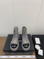 Chanel香奈儿 24 秋冬短靴 马丁靴 顶级版本 经典拼色完美搭配！ 真的超级有个性，是这款鞋子最大的亮点，醒目而不浮夸的设计，超日常超酷，无论搭配裤子卫衣