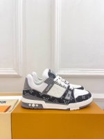 橙子出厂价p louis Vuitton 路易威登 Lv Trainer 情侣款运动鞋板鞋 休闲复古篮球鞋 从复古篮球鞋汲取灵感 打造备受青睐的 Lv Trai