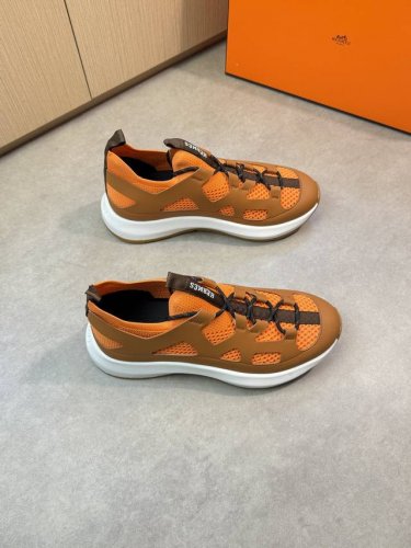 Hermes 爱马仕 -高端品质 原单休闲运动鞋 -鞋面：纳帕小牛皮、锻造工艺、针织布匹、鞋身品牌织带、注塑品牌Logo -内里：垫脚；水染牛皮 -大底：超轻T