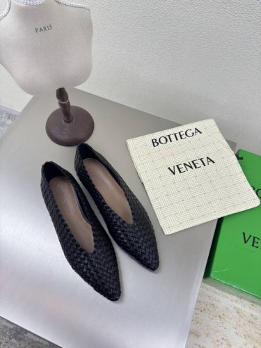 一体手工 编织无接缝 bv Sofia 平底手工一体编织 系列单鞋 5 毫米级 编织单鞋 真皮手工编织 黑色 编织 这款经典款 简直Bv最新天花板啦 四色 彩色