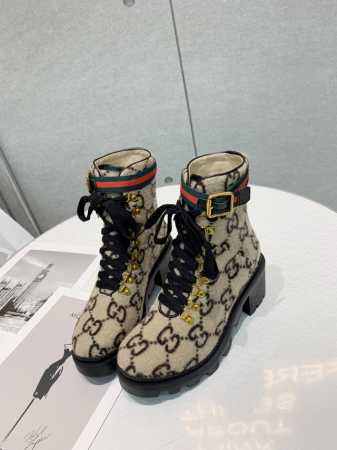 出厂价pp： 女装女鞋 运动原单新版古奇Gucci 热卖7寸靴 新款Gg花呢材质的粗跟踝靴 非常好搭配网红都纷纷上脚引领最新时尚潮流。跟高6Cm 内里：进口头层 - 点击图像关闭