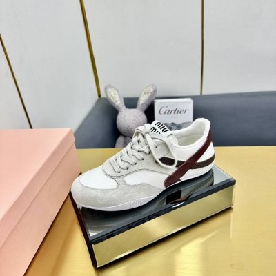 所见即所得G027代购级别独家首发Miumiu缪缪时装周Miu Miu 2025春夏系列秀场 这双运动鞋引起关注，Miu Miu 与 New Balance 合
