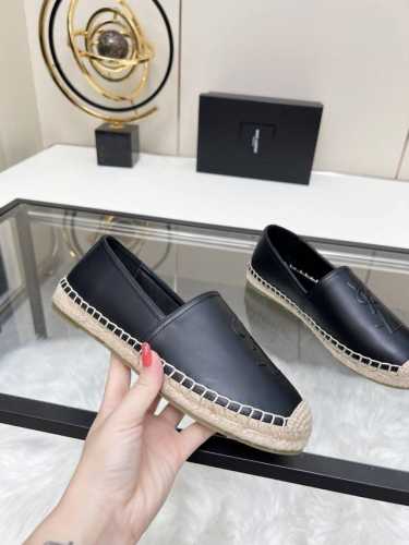 冲量 品牌：Saint Laurent 圣罗兰 面料材质：布面 内里材质：羊皮内里，羊皮垫脚 圣罗兰21春夏草编渔夫鞋，原版意大利直邮开发，与正品11,原版开模