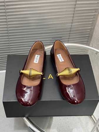 出厂 Alaia 走秀款新款平底芭蕾鞋平底单鞋！ 甜酷芭蕾风，人气超高的一款芭蕾鞋，浪漫又迷人舒适百搭。 原版订制牛漆皮、羊皮内里，私模橡胶防滑大底， 码数：3 - 点击图像关闭