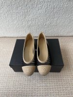 chanel小香 25Ss 春夏鞋头电绣双C Logo点缀，玛丽珍 粗跟单鞋 宛如女神脖子上的项链，上脚包裹性非常好，上脚跟显瘦，真的是超级精致！ 复古的玛丽珍