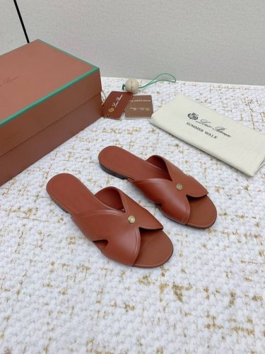 出厂 高版本 Loro Piana 25 夏季最新Vera系列 平底 高跟 凉拖 新色过彩色的夏天！ 既休闲又时髦，又能毫不刻意地透露出品质与舒适，交叉带拖鞋上