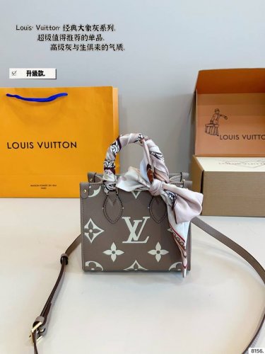 配礼盒 Lv 路易威登 Onthego系列 托特包 新款肩带丛林包 哇咔咔太喜欢了 真是惊艳到我了、包包挺括 很能装 整体而言 非常实用 又耐造 尺寸：17*8
