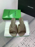Bottega Venetabv Blink系列凉拖鞋 Ins 小红书巨多网红明星上身 真的太美了高级穿着又仙女 简约时髦又有设计感而且非常非常好穿 特别是高跟