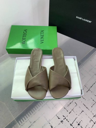 Bottega Venetabv Blink系列凉拖鞋 Ins 小红书巨多网红明星上身 真的太美了高级穿着又仙女 简约时髦又有设计感而且非常非常好穿 特别是高跟