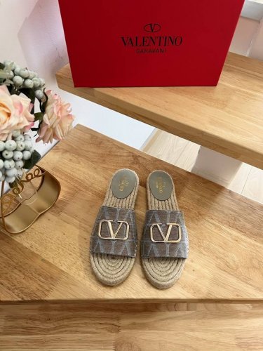 valentino Garavani 多种材料拼接V字拖鞋渔夫鞋 复古效果黄铜Vlogo饰件 麻绳拖鞋渔夫鞋 V标志底纹 低根2Cm 意大利制造 -35-41