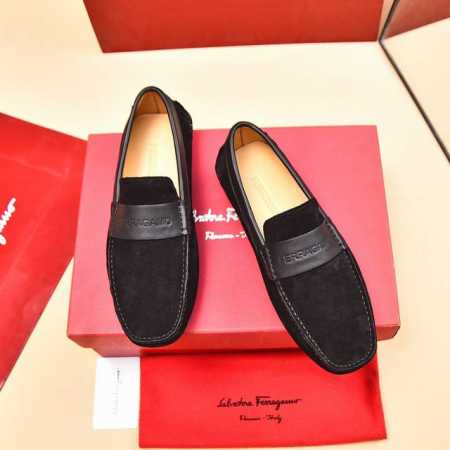 羊里 菲拉格慕Ferragamo2024新款系列鞋面意大利进口小牛皮、原版大底开模。水染绵羊皮内里。每一位成功男士的身份衬托，上脚大气稳重高端定制专柜原版复刻 - 点击图像关闭